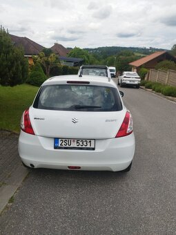 Prodám Suzuki Swift rok výroby 2012 najeto 180 000 km benzín - 3