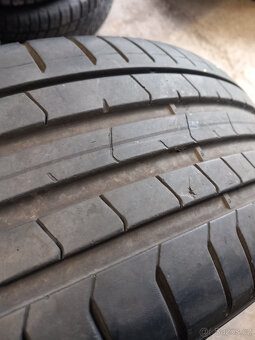 225/40R19 LETNÍ PNEU RUNFLAT 2 KS NA BMW - 3