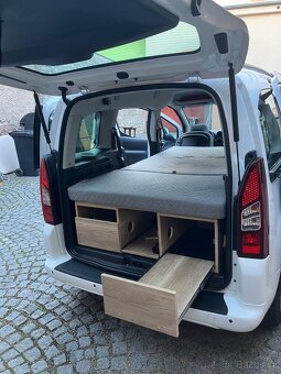 obytná vestavba kempovaci Pick-up MPV spací vestavba - 3
