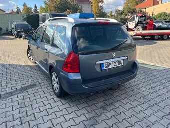 K opravě nebo na náhradní díly - 3
