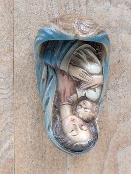 V náruči Panny Marie - Nástěnná kropenka. - 3