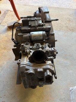 Motor S.Burgman 400 K7 - 3