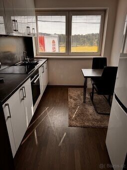 Pronájem - samostatného velkého pokoje v RD - 3