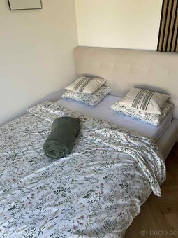 Prodám čalouněnou postel 140 x 200 - 3