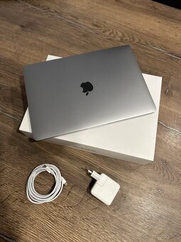 Prodám MacBook Air 2020 - 3
