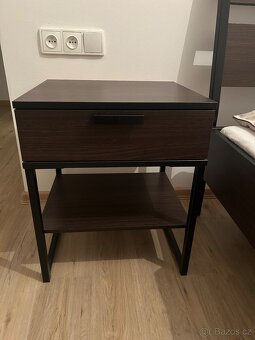 Postel s roštem a nočními stolky - 3