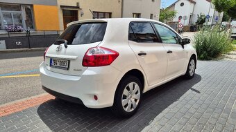 Toyota Auris 1,6 97 kw, 1. maj., 45 tis. km - 3