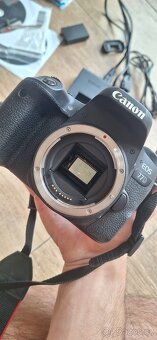Prodám Canon EOS 77D s objektive EF 75-300mm a příslušenství - 3