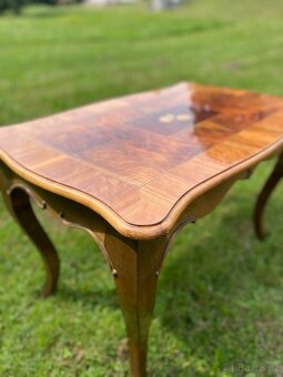 Elegantní vintage stolek s intarzií - 3