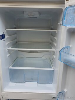 A+ lednice 2-dvéřová dole velký mrazák - 3