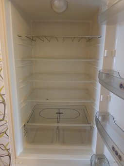 Plně funkční lednice s mrazákem Whirlpool - 3