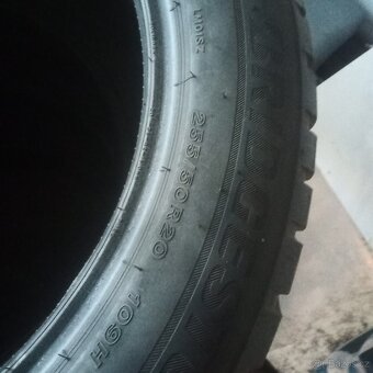 Pneu 255/50/20 - 3