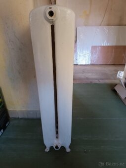 Litinový radiátor na nožičkách - 3