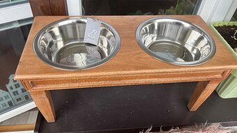 Vyvýšený dřevěný stojan na krmení pro psa - 3