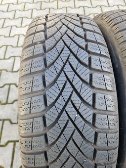 Zimní Falken 215/65/16 - 95% - 3