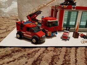 Lego City 60004 hasičská stanice - 3