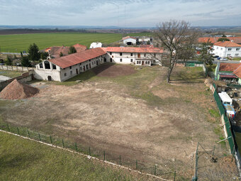 Areál bývalého statku 4.945m2,30 minut od Prahy - 3