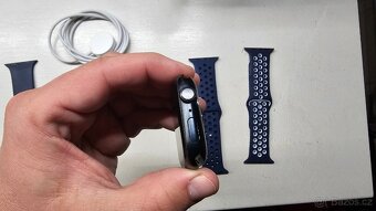 Apple Watch 7 black 45mm - drobná chyba - 3