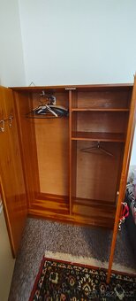Obývací stěna, skřín, 2x peřináč, postel s úložným prostorem - 3