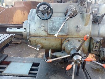 Vodorovná vyvrtávačka, Kameníček bruska na kulato - 3