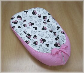 Růžové hnízdečko pro miminko s polštářkem a mašlí - 3