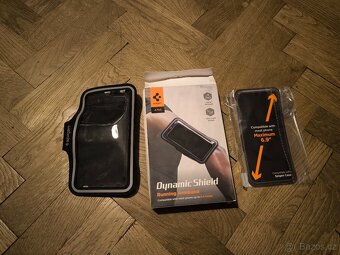 Sportovní pouzdro na ruku Spigen A703 Dynamic Shield 6,9" - 3