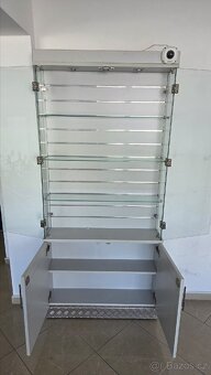 Skleněná vitrína - 3