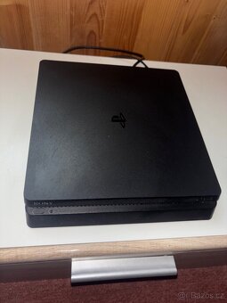 Playstation 4 + ovladač - 3
