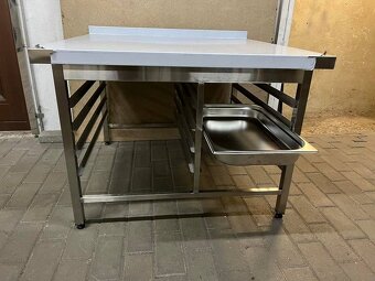 Nerezový pracovní stůl se dvěma policemi - 3