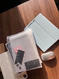 iPad Air 13” M2 (2024) 128GB Space Gray + klávesnice - 3