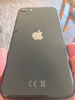 iPhone SE 2020 64GB s příslušenstvím - 3