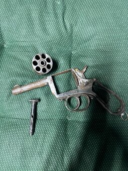 Historický sedmiranný revolver 9 mm - 3