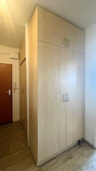 Vysoká šatní skříň 120x256x48 cm - 3