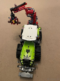 LEGO Technic 42054 traktor Class Xerion 500 - 3