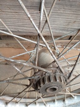 Zadní kolo Jawa Pérák 250,350 - 3