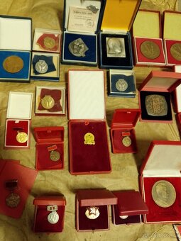 Různé medaile - 3