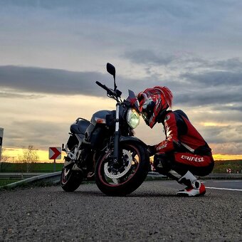 Suzuki GSR 600 - 3