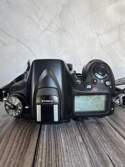 Nikon D7100 + grip + extra baterie - 3
