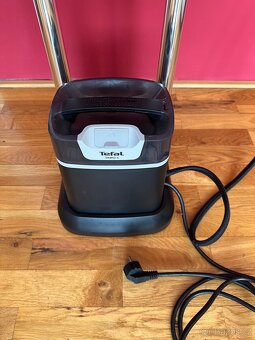 Stojanový napařovač oděvů Tefal Ixeo+ QT1510E0 - 3
