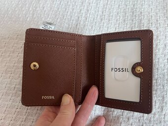 Nová kožená hnědá peněženka zn. Fossil - 3