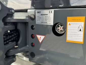 Minibagr XTM X10S PRO 2025 s kabinou - 3