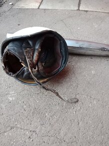 Výfuk a přilba - 3