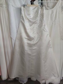 Jednoduché korálkové svatební šaty 42/44 - 3