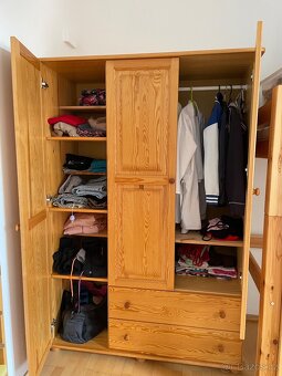 Šatní skříň z masivu - 3