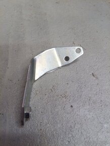 Lada Niva 21214 držák výfuku - 3