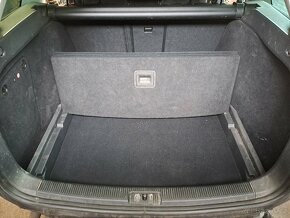 VW Golf 6 Combi kompletní interiér  kufru - 3