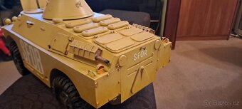 Model sovětského obrněného vozidla měřítko 1/10 - 3