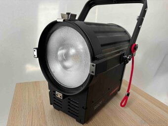 Rayzr 7 300 Daylight + Softbox - 3
