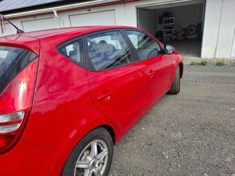 HYUNDAI i30 1.4 i BENZÍN 79.800 km - 3