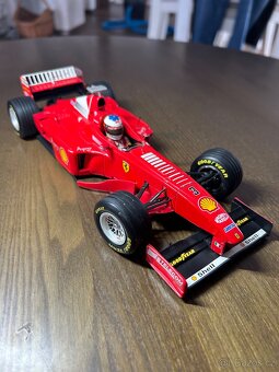 Ferrari F300 1:18 - 3